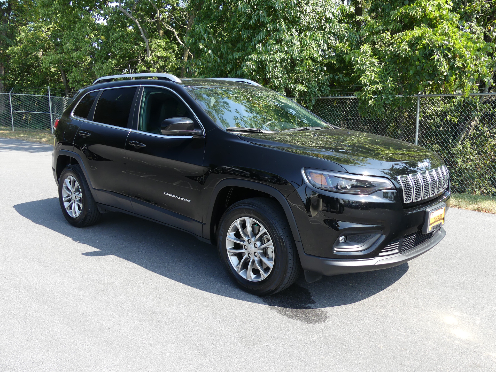 PreOwned 2019 Jeep Cherokee Latitude Plus 4x4 in