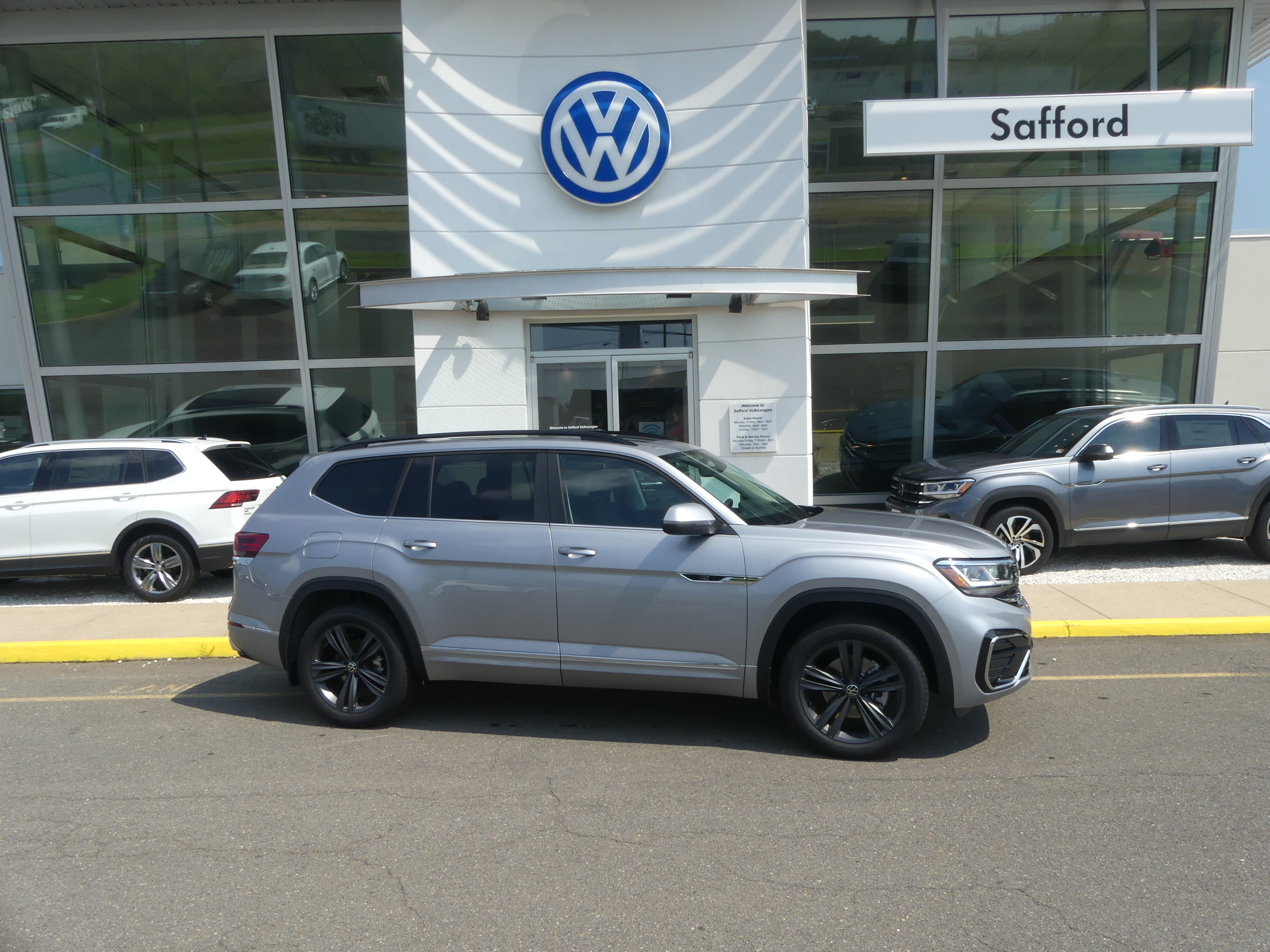 New 2021 Volkswagen Atlas V6 SE with Technology R-Line with 4MOTION® in